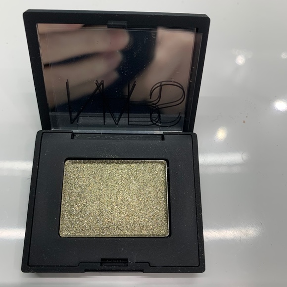 NWOT Never used NARS eyeshadow in colour Hellcat - Picture 1 of 3